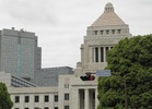 本質論議を妨げる、民主の一線を越えた乱闘戦術