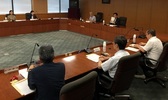 準備不足が露呈した初会合、事実上の「仕切り直し」へ