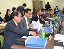 つまずく政府、国会は